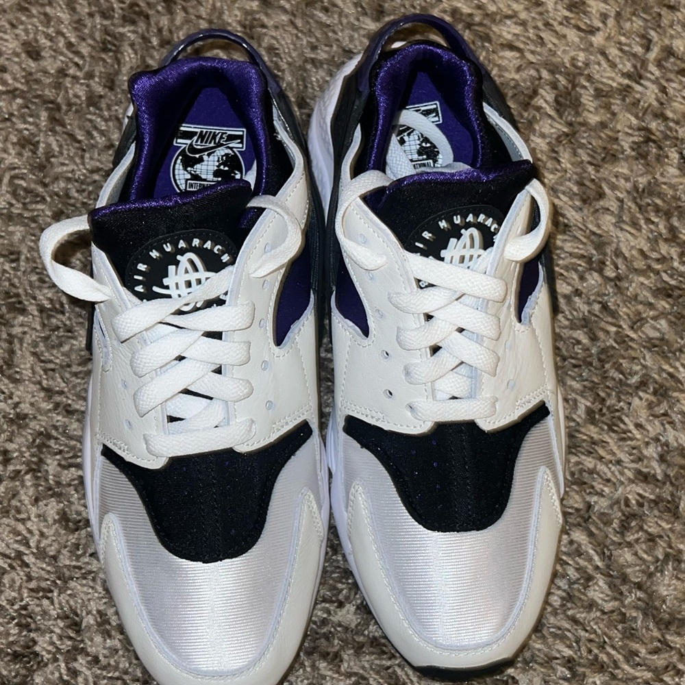 Nike white & purple huaraches. Brand new
